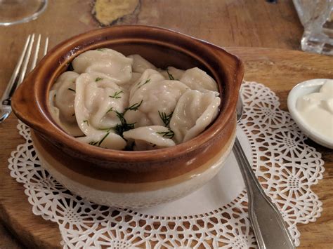  Pelmeni - Một Cúp Trà Nóng Và Sự Ôn Mĩ Của Thịt Tươi Ngon Lỗng Khỏi Bất Kỳ Gia Vị